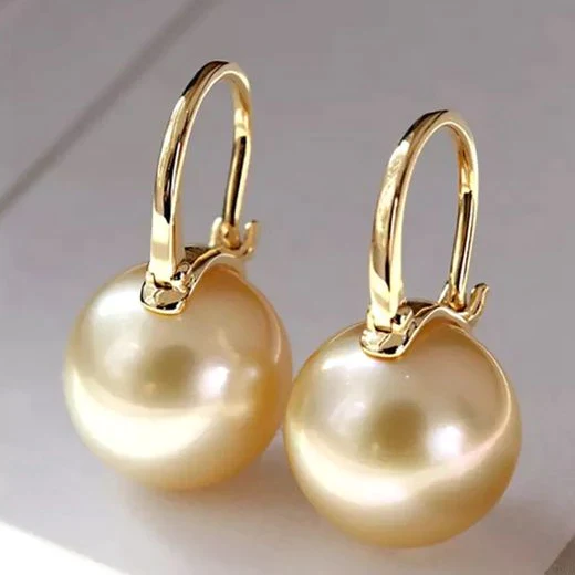 Orecchini dorati eleganti con perle