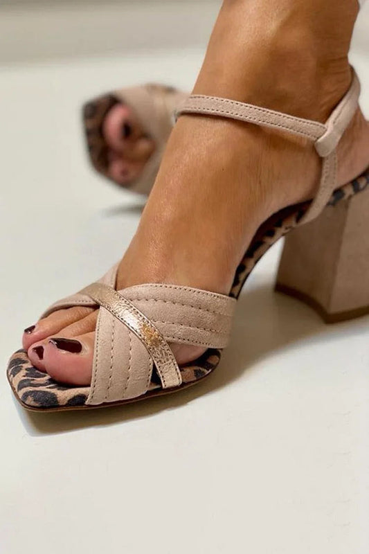 Tacchi larghi peep toe leopardati in patchwork Kaki