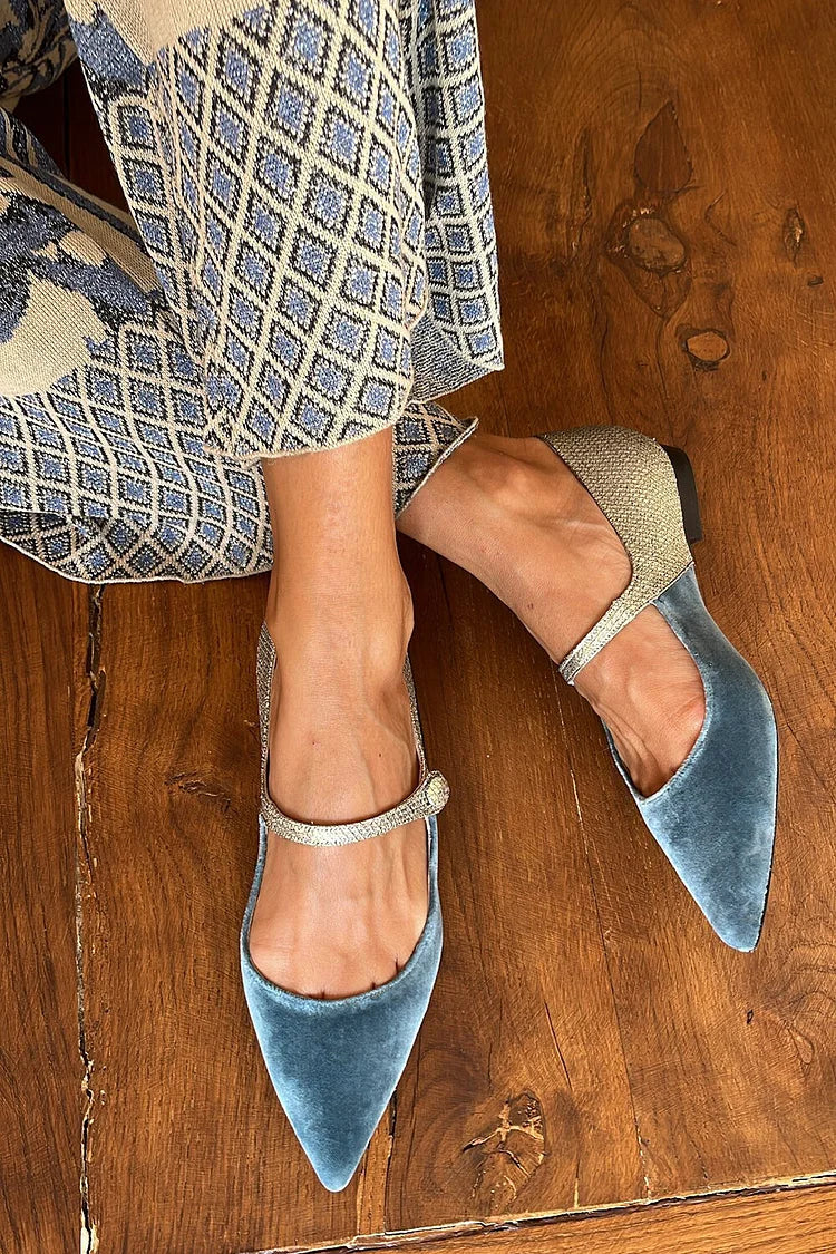 Ballerine blu a punta con cinturino e fibbia sul collo del piede in patchwork