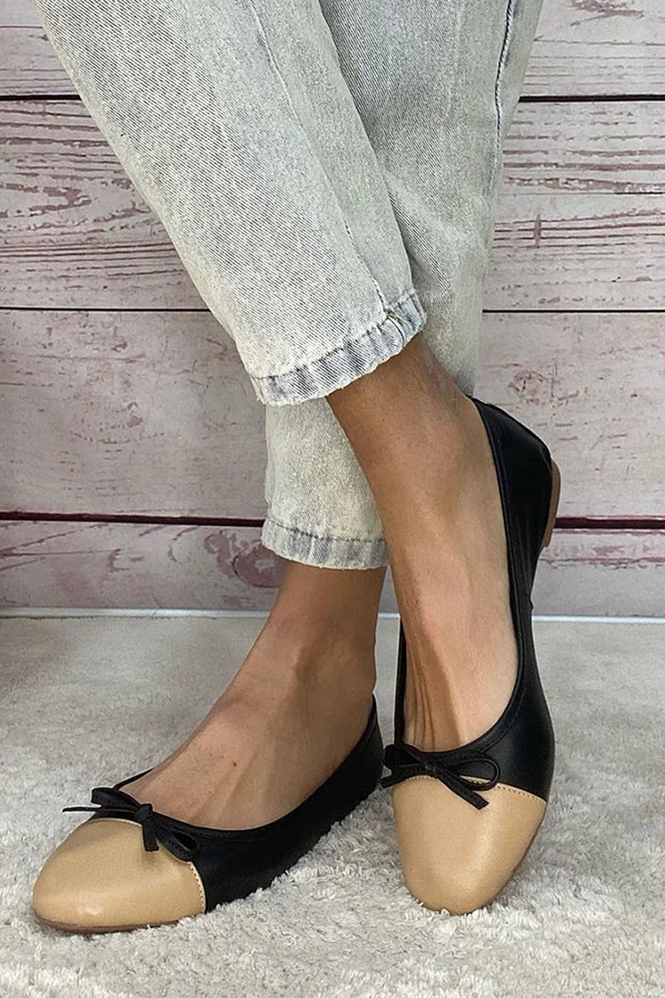 Ballerine nere a punta rotonda con fiocco color block