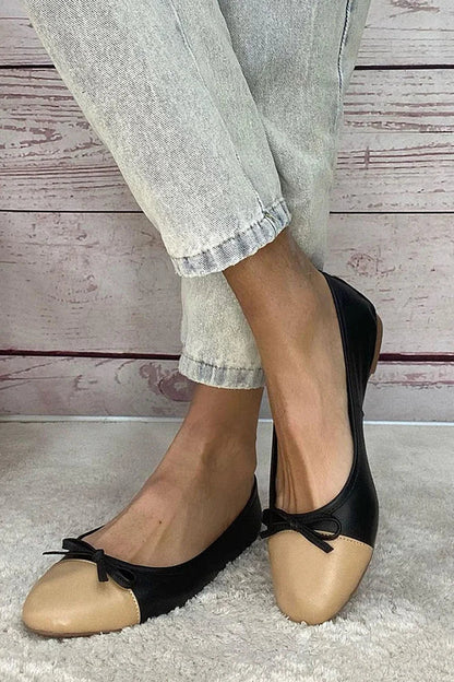 Ballerine nere a punta rotonda con fiocco color block