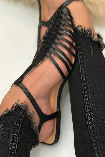 Sandali neri a punta con cinturino a T, cut-out e dal design essenziale