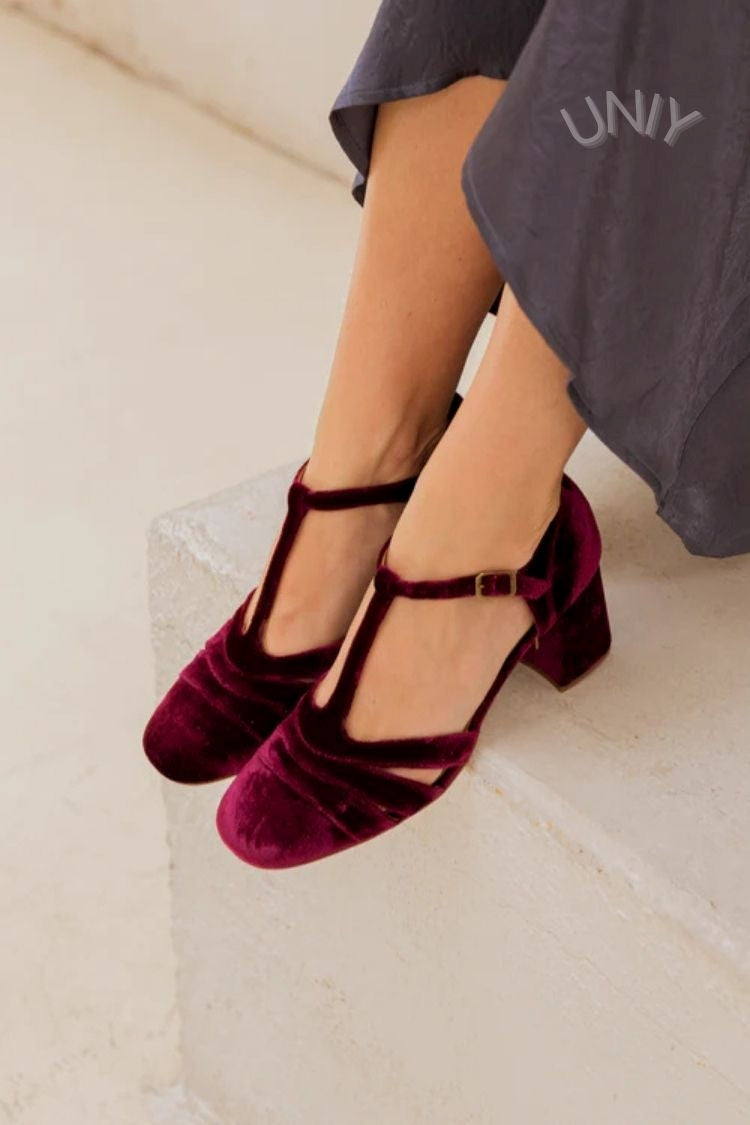 Scarpe con tacco largo in velluto cut-out con fibbia e cinturino a T