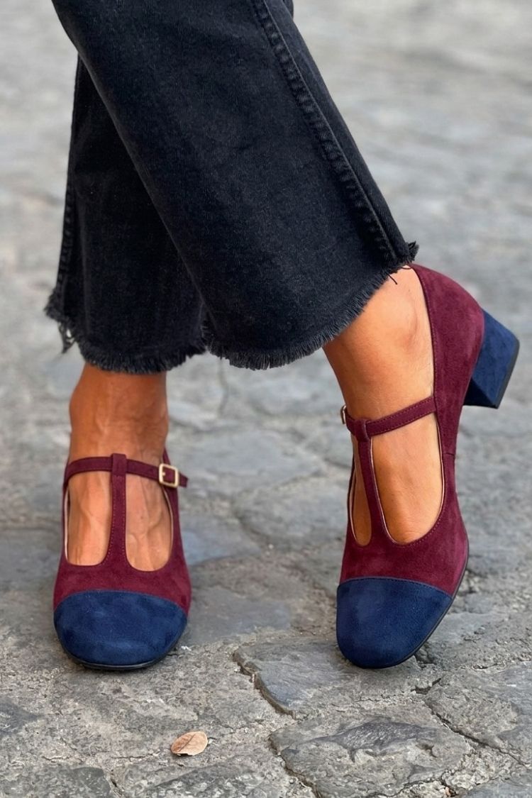 Tacco largo patchwork rosso a punta tonda con fibbia e cinturino a T