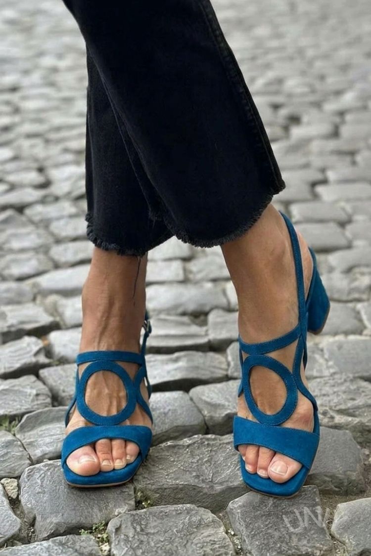 Sandali gialli con tacco a punta quadrata e slingback