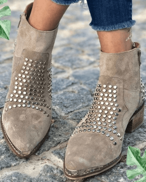 Stivali chunky in camoscio con punta e borchie