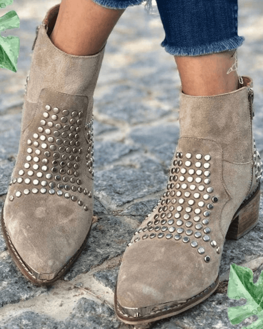 Stivali chunky in camoscio con punta e borchie