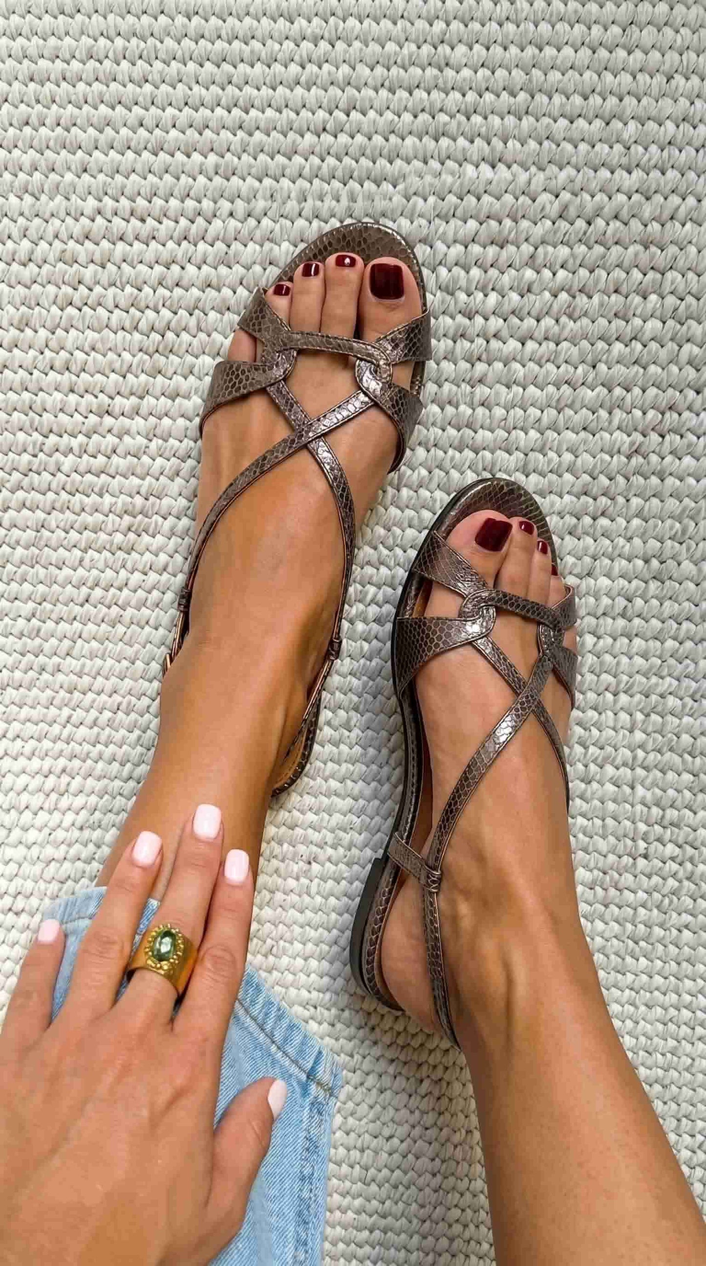 Sandali slingback in pelle effetto serpente bronzo a punta aperta
