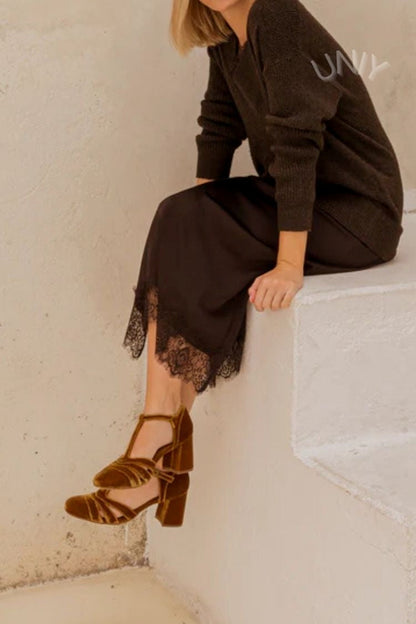 Scarpe con tacco largo in velluto cut-out con fibbia e cinturino a T