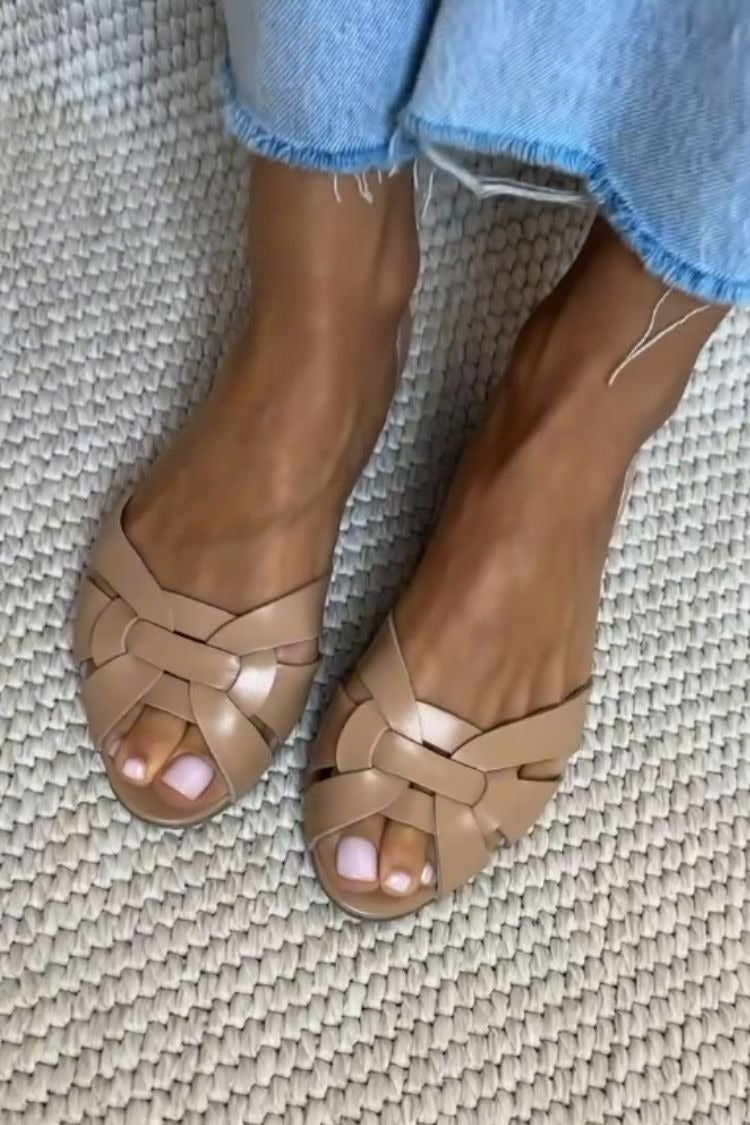 Ballerine peep toe intrecciate in ecopelle con cinturini incrociati e tacco chiuso