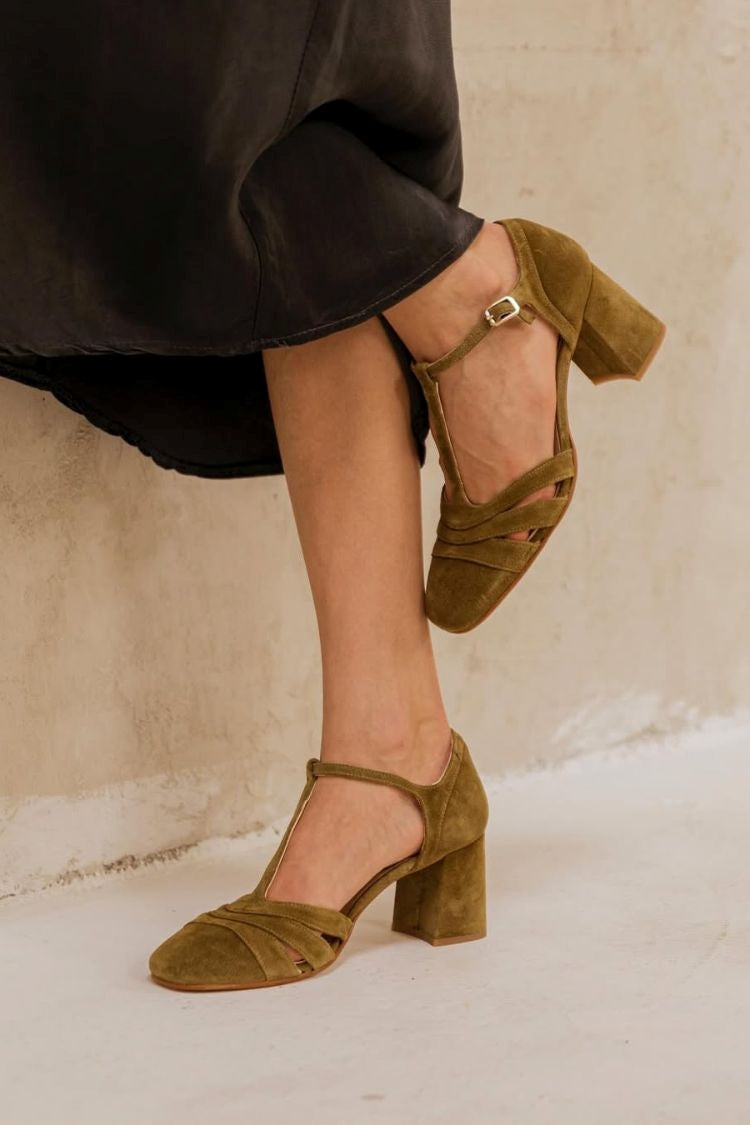 Scarpe con tacco largo in velluto cut-out con fibbia e cinturino a T