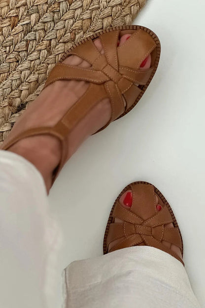 Tacco largo cut-out intrecciato marrone con fibbia e cinturino a T