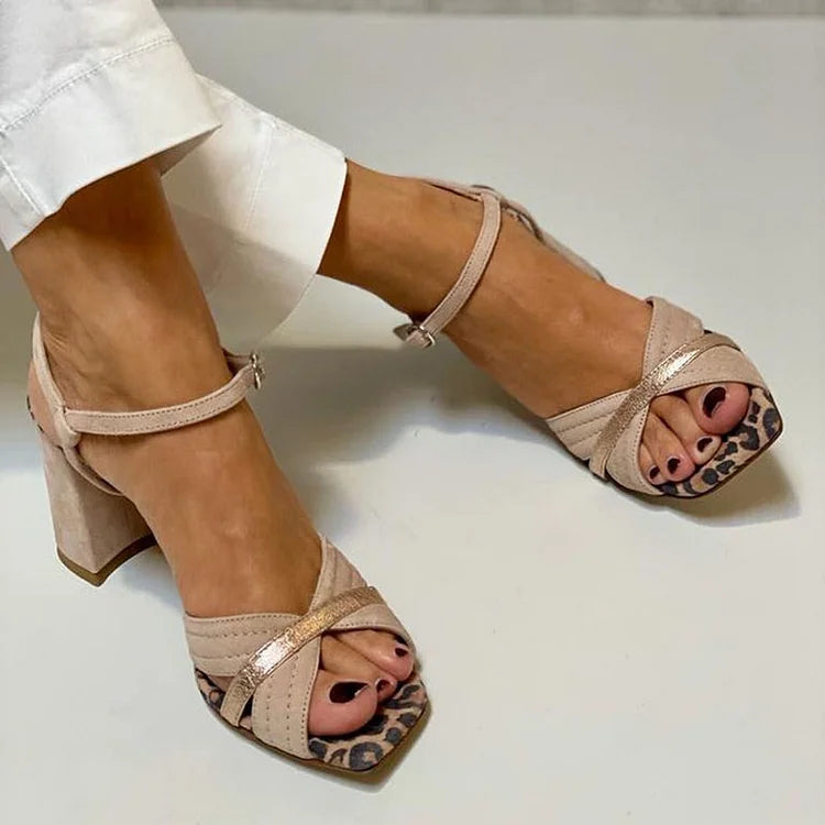 Tacchi larghi peep toe leopardati in patchwork Kaki