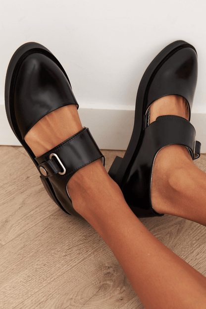 Ballerine slingback con punta rotonda e ritagli in tinta unita