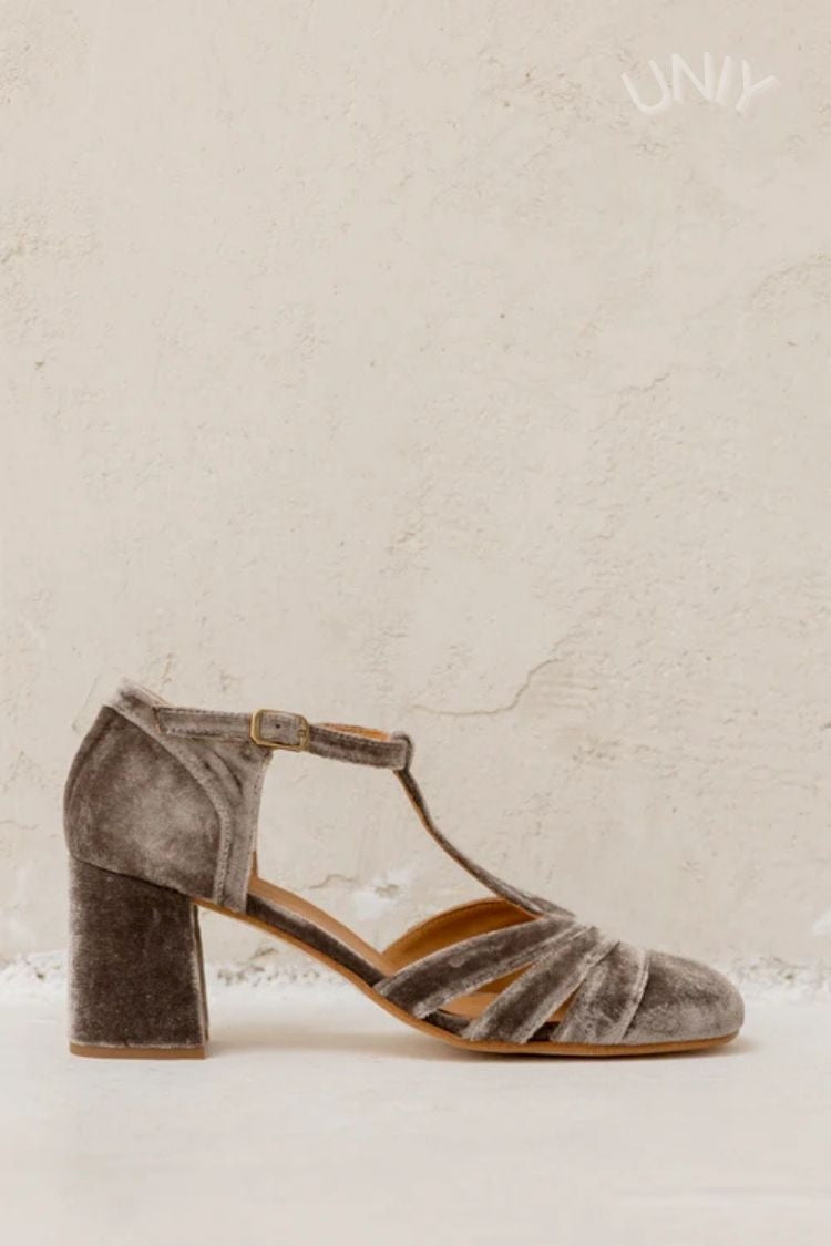Scarpe con tacco largo in velluto cut-out con fibbia e cinturino a T