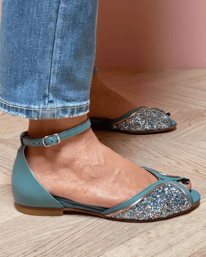 Sandali peep toe con paillettes patchwork, cinturino alla caviglia e fibbia elegante