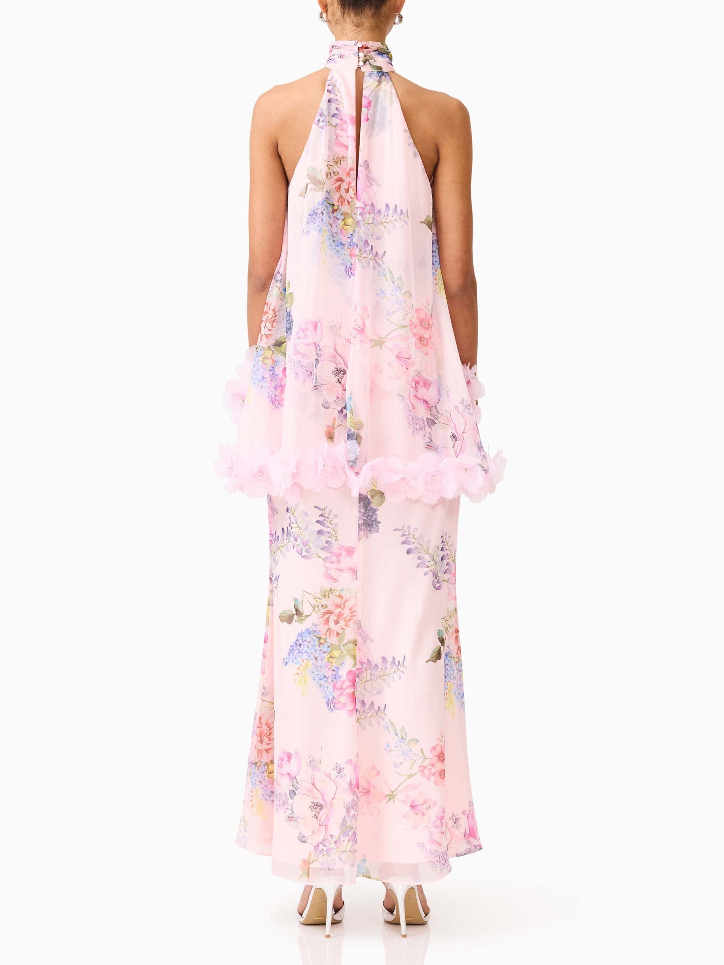 Abito lungo con scollo floreale