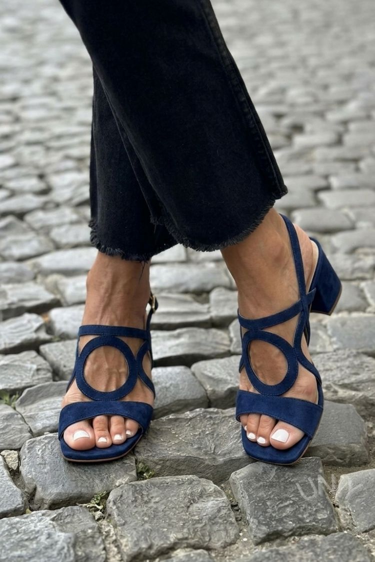 Sandali gialli con tacco a punta quadrata e slingback