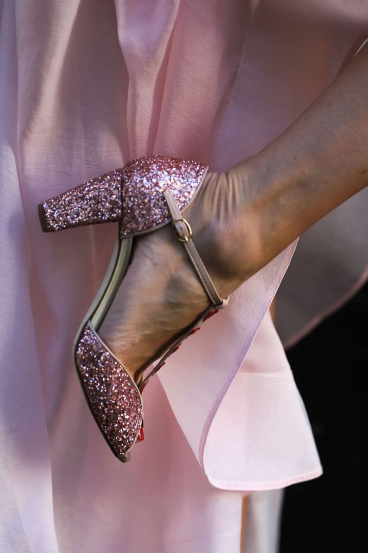 Sandali con paillettes Rosa e Rosso, con cinturino a T, cuore e tacco a blocco