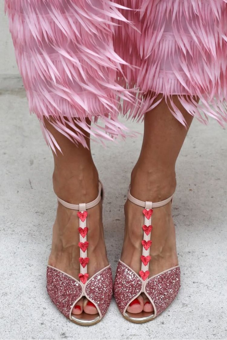 Sandali con paillettes Rosa e Rosso, con cinturino a T, cuore e tacco a blocco
