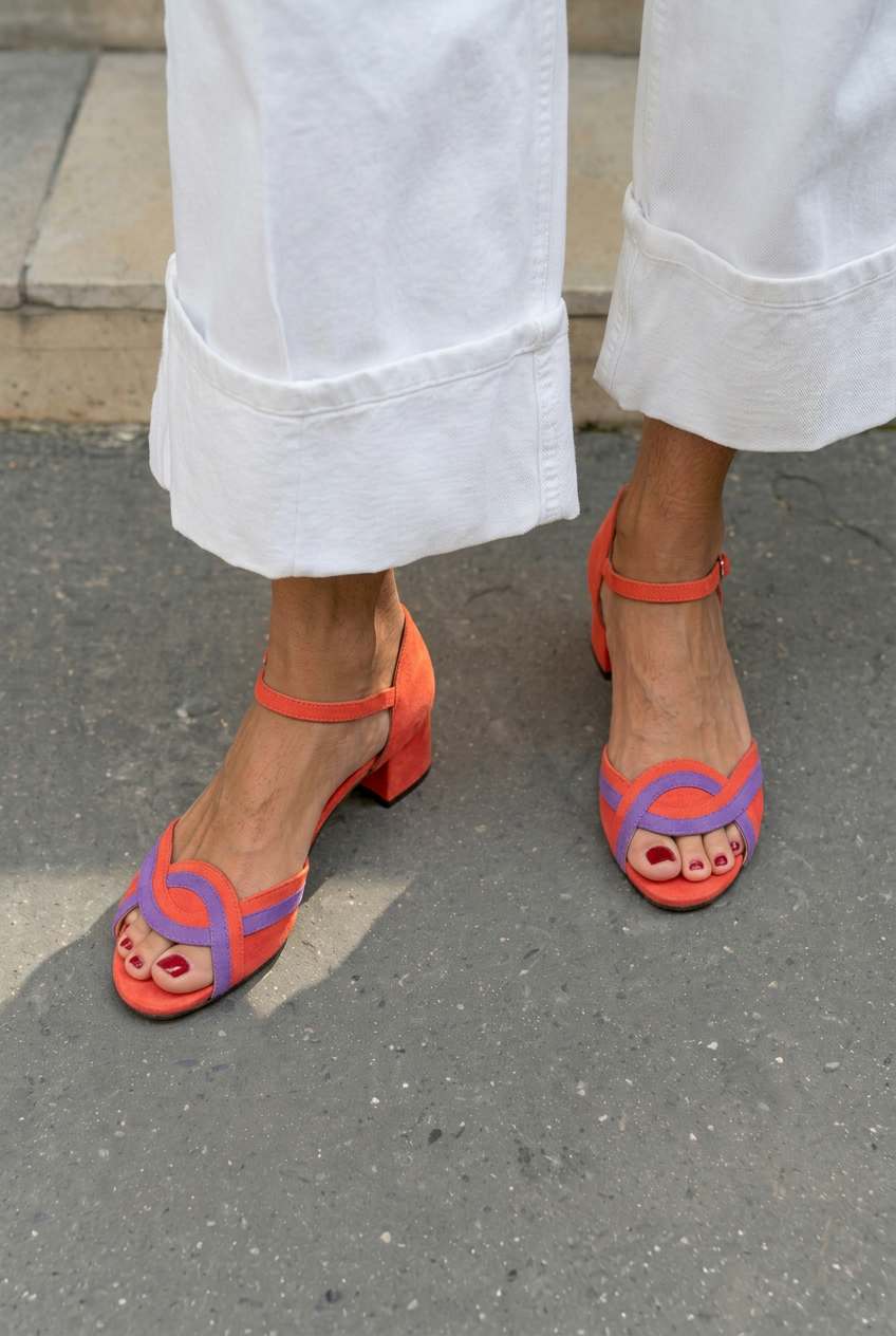 Sandali in camoscio con cinturino alla caviglia e tacco a blocco - Peep Toe [Pre-ordine]