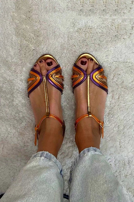 Sandali peep toe Multicolore e Oro con fibbia e cinturino a T