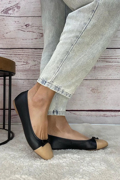 Ballerine nere a punta rotonda con fiocco color block