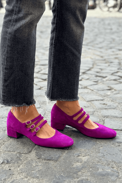 Décolleté viola a punta quadrata con fibbia