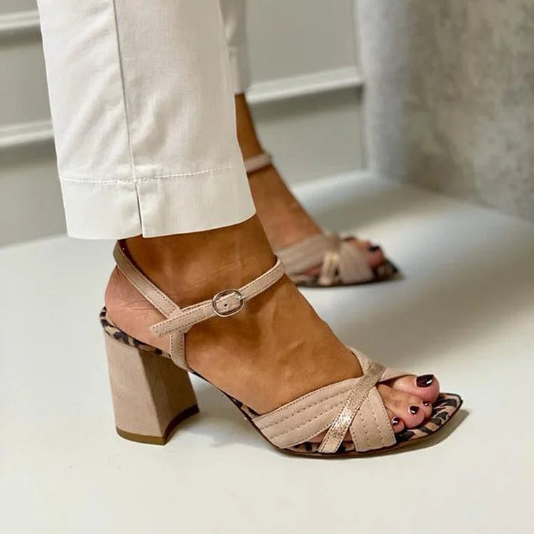 Tacchi larghi peep toe leopardati in patchwork Kaki