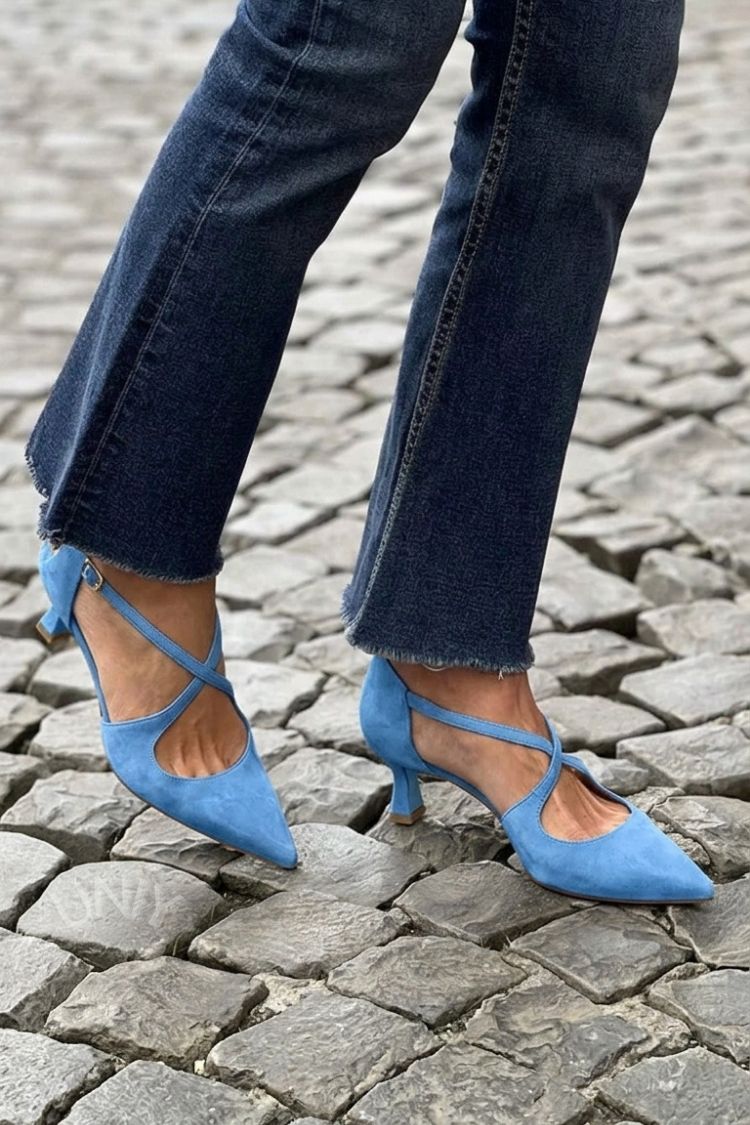 Décolleté kaki a punta con fibbia e cinturini incrociati