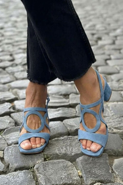 Sandali gialli con tacco a punta quadrata e slingback