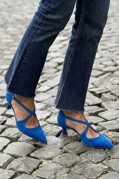 Décolleté kaki a punta con fibbia e cinturini incrociati