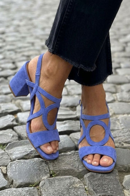 Sandali gialli con tacco a punta quadrata e slingback