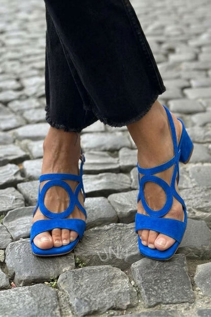 Sandali gialli con tacco a punta quadrata e slingback