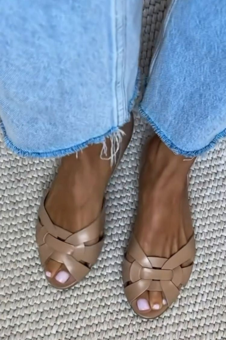 Ballerine peep toe intrecciate in ecopelle con cinturini incrociati e tacco chiuso