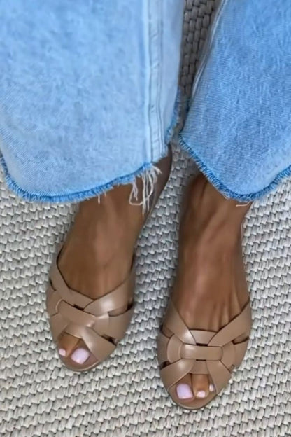 Ballerine peep toe intrecciate in ecopelle con cinturini incrociati e tacco chiuso