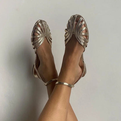 Ballerine con punta rotonda e cinturino alla caviglia