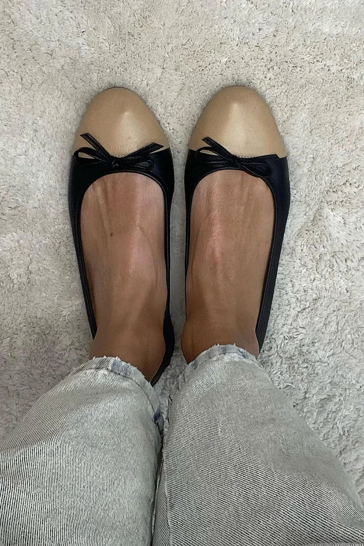 Ballerine nere a punta rotonda con fiocco color block