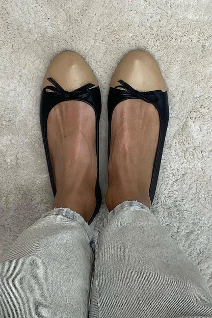 Ballerine nere a punta rotonda con fiocco color block