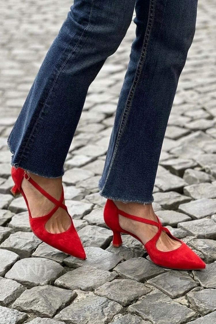 Décolleté kaki a punta con fibbia e cinturini incrociati