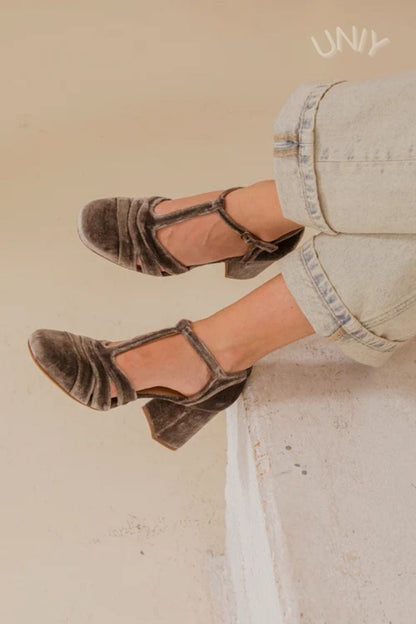 Scarpe con tacco largo in velluto cut-out con fibbia e cinturino a T