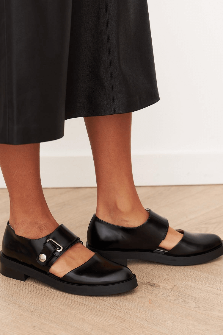 Ballerine slingback con punta rotonda e ritagli in tinta unita