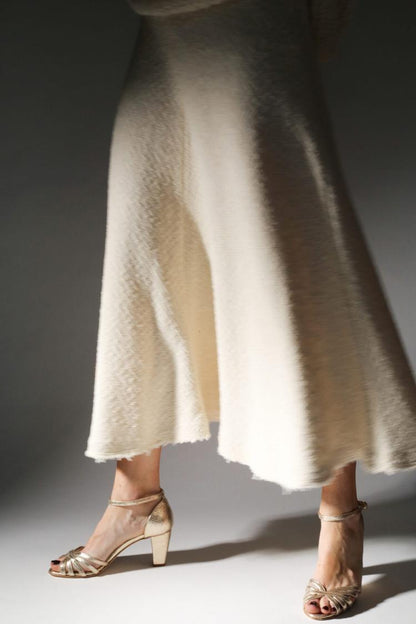 Tacco largo peep toe metallizzato oro con cinturino alla caviglia e fibbia