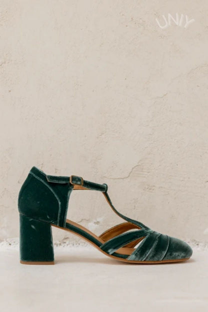 Scarpe con tacco largo in velluto cut-out con fibbia e cinturino a T