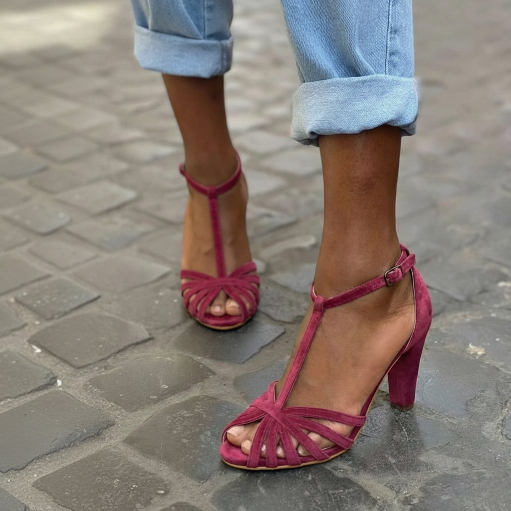 Sandali in camoscio bordeaux con cinturino a T e tacco largo