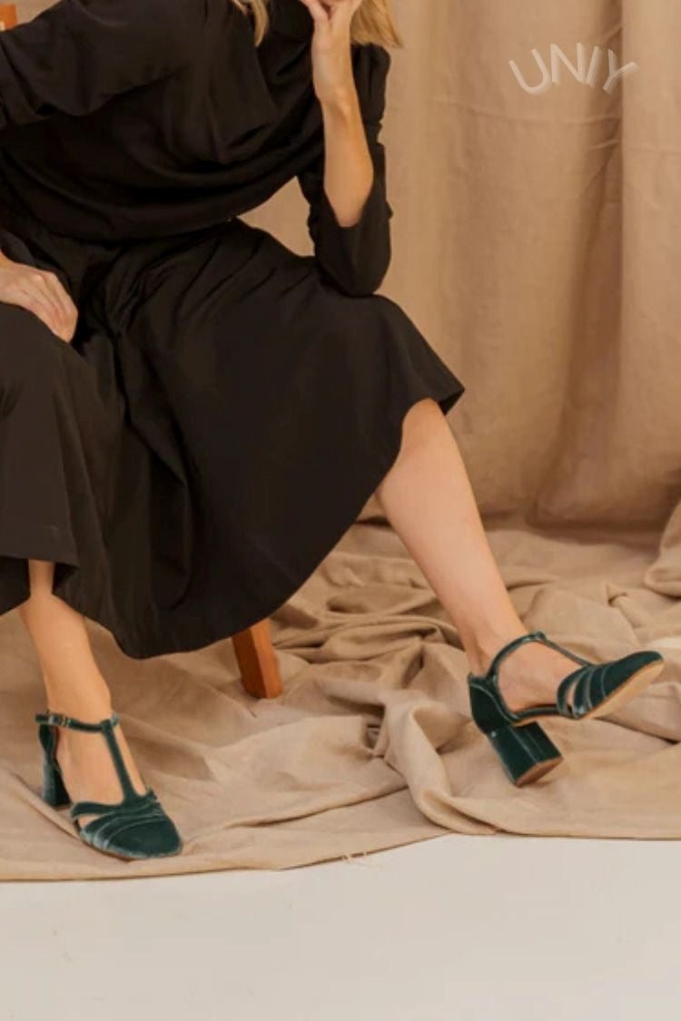 Scarpe con tacco largo in velluto cut-out con fibbia e cinturino a T