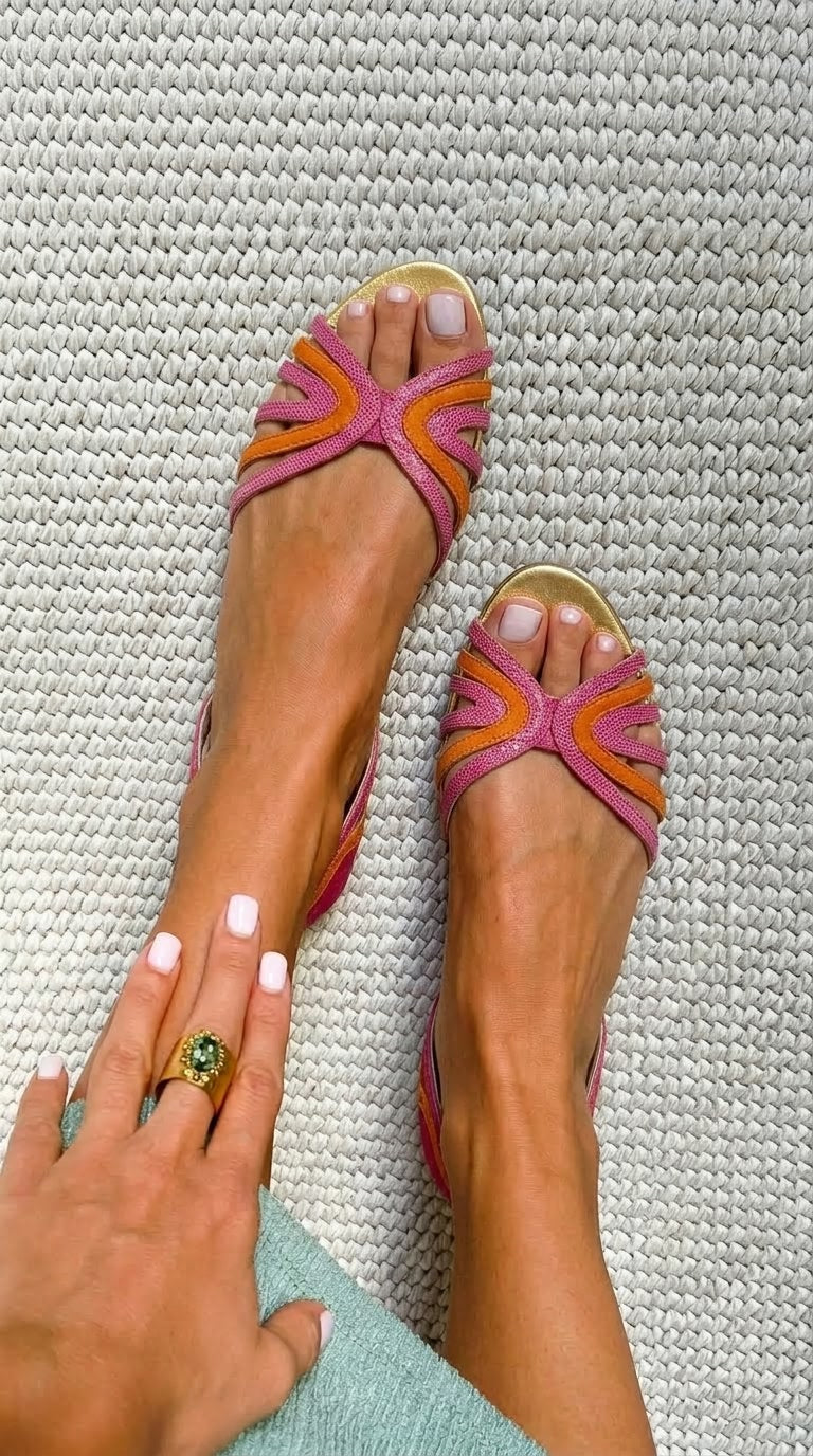 Sandali bassi peep toe arancioni e rosa con cinturini