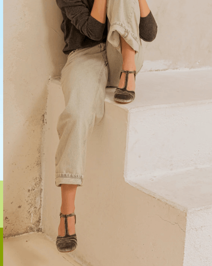 Scarpe con tacco largo in velluto cut-out con fibbia e cinturino a T