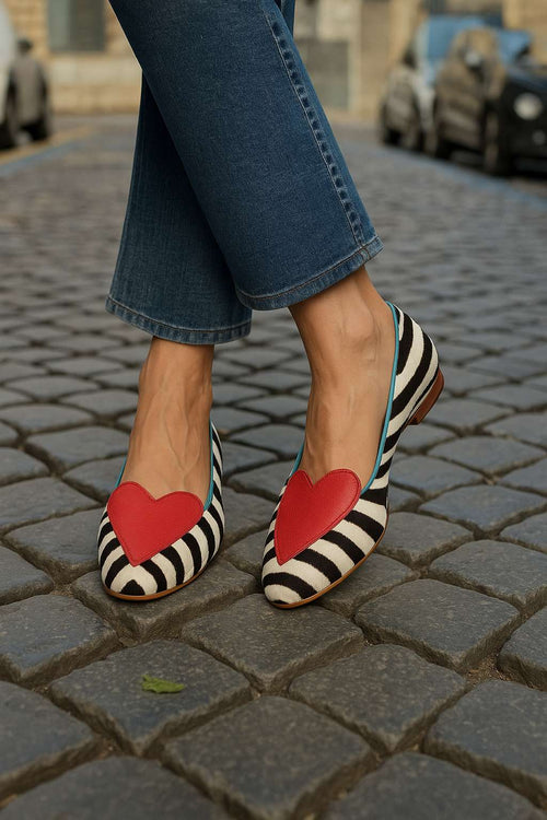 Ballerine rosse a punta con motivo zebrato e cuore