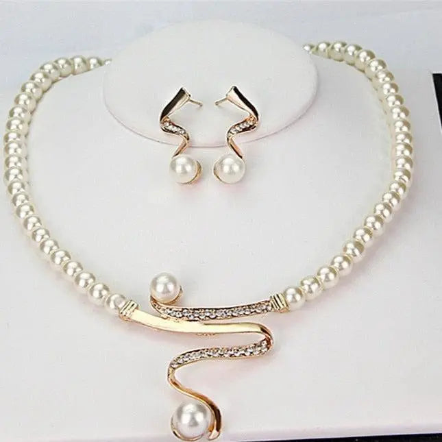 Set collana e orecchini con perle naturali